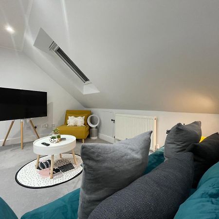 Unique Luxury Detached Apartment In Windsor That Sleeps 4 Екстер'єр фото