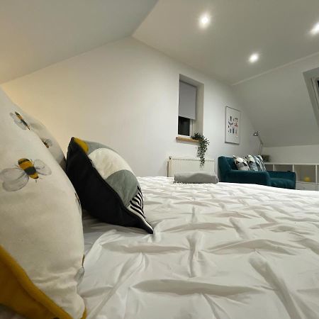 Unique Luxury Detached Apartment In Windsor That Sleeps 4 Екстер'єр фото