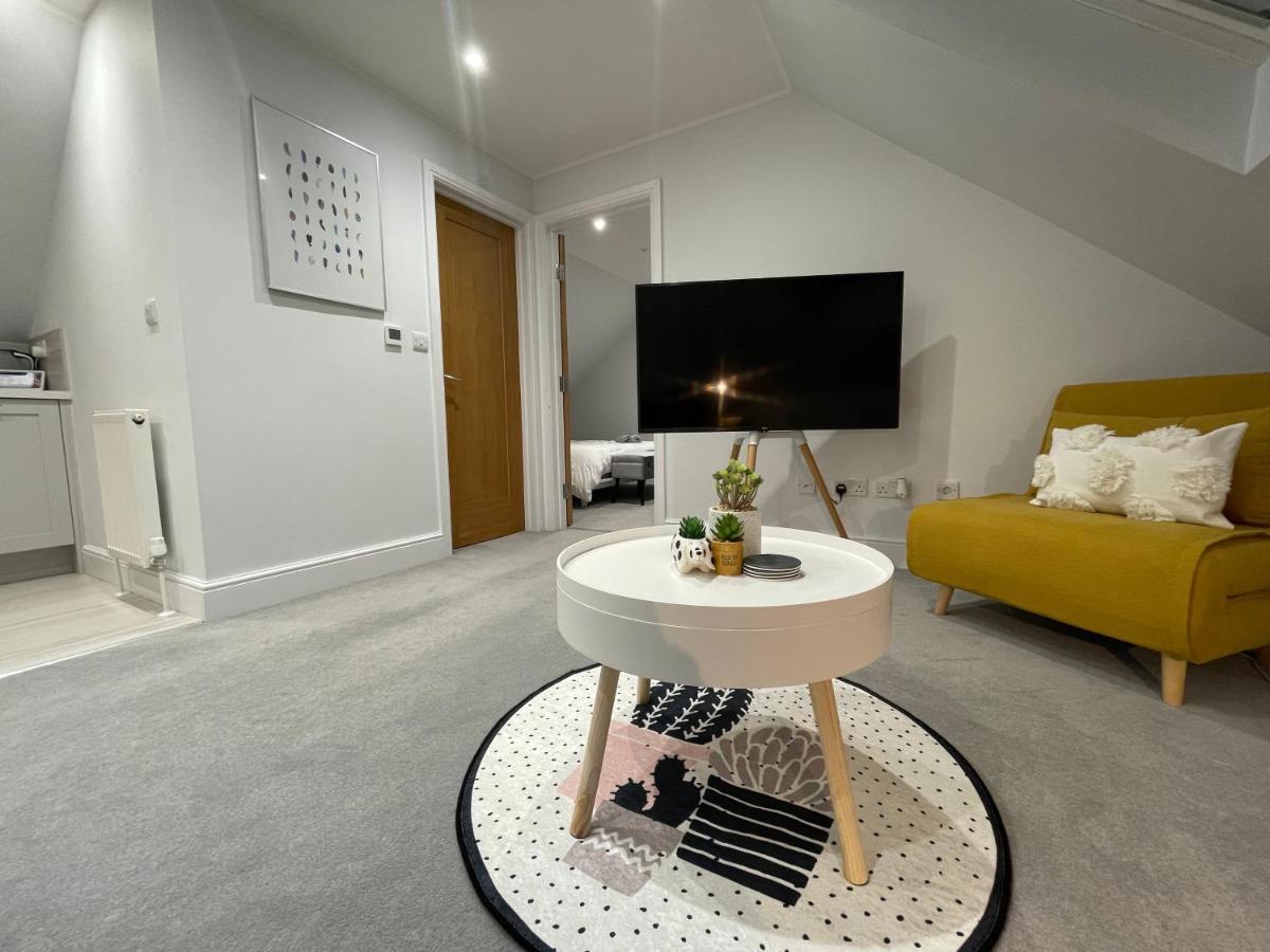 Unique Luxury Detached Apartment In Windsor That Sleeps 4 Екстер'єр фото