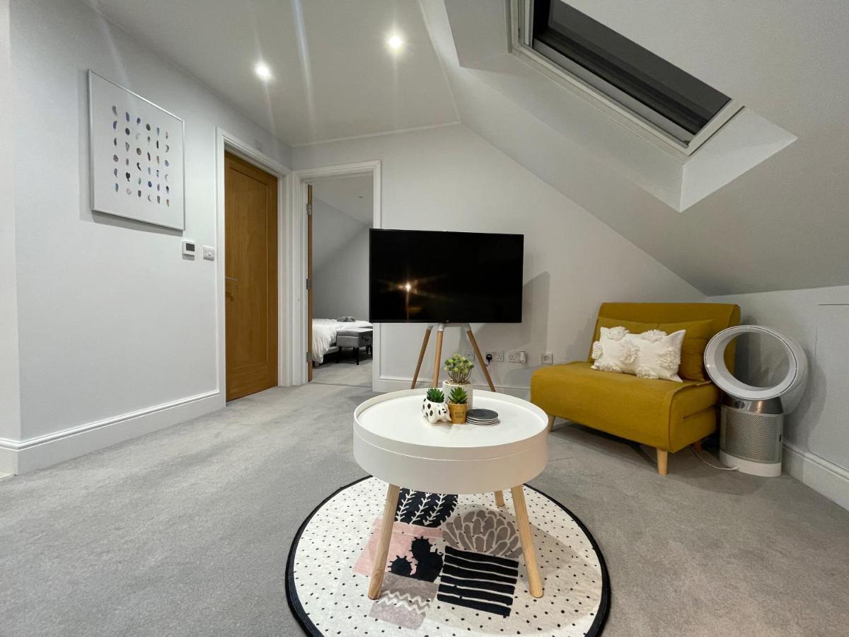Unique Luxury Detached Apartment In Windsor That Sleeps 4 Екстер'єр фото