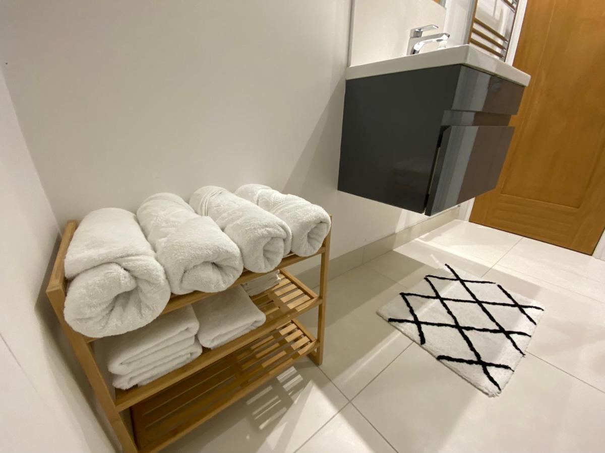 Unique Luxury Detached Apartment In Windsor That Sleeps 4 Екстер'єр фото