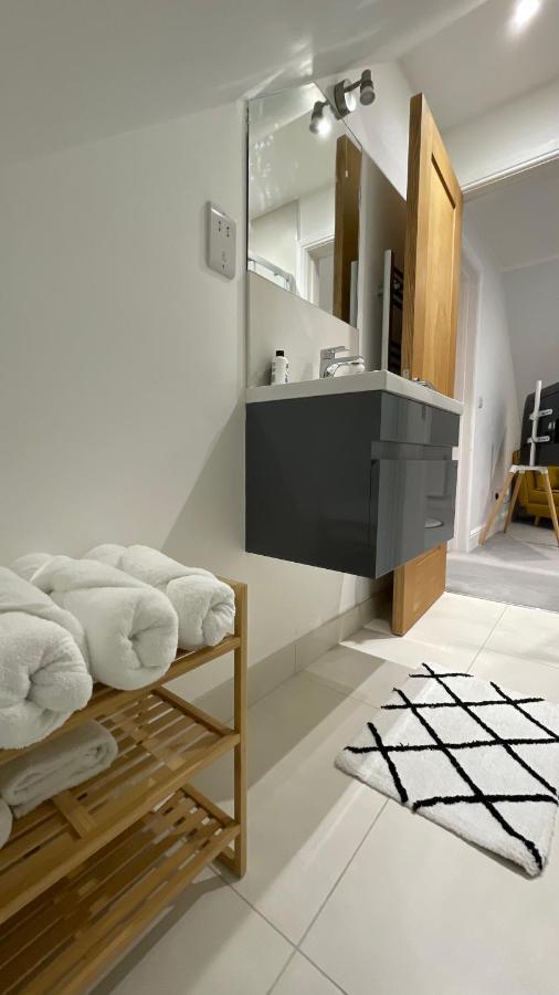 Unique Luxury Detached Apartment In Windsor That Sleeps 4 Екстер'єр фото