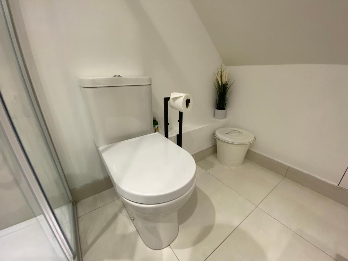 Unique Luxury Detached Apartment In Windsor That Sleeps 4 Екстер'єр фото