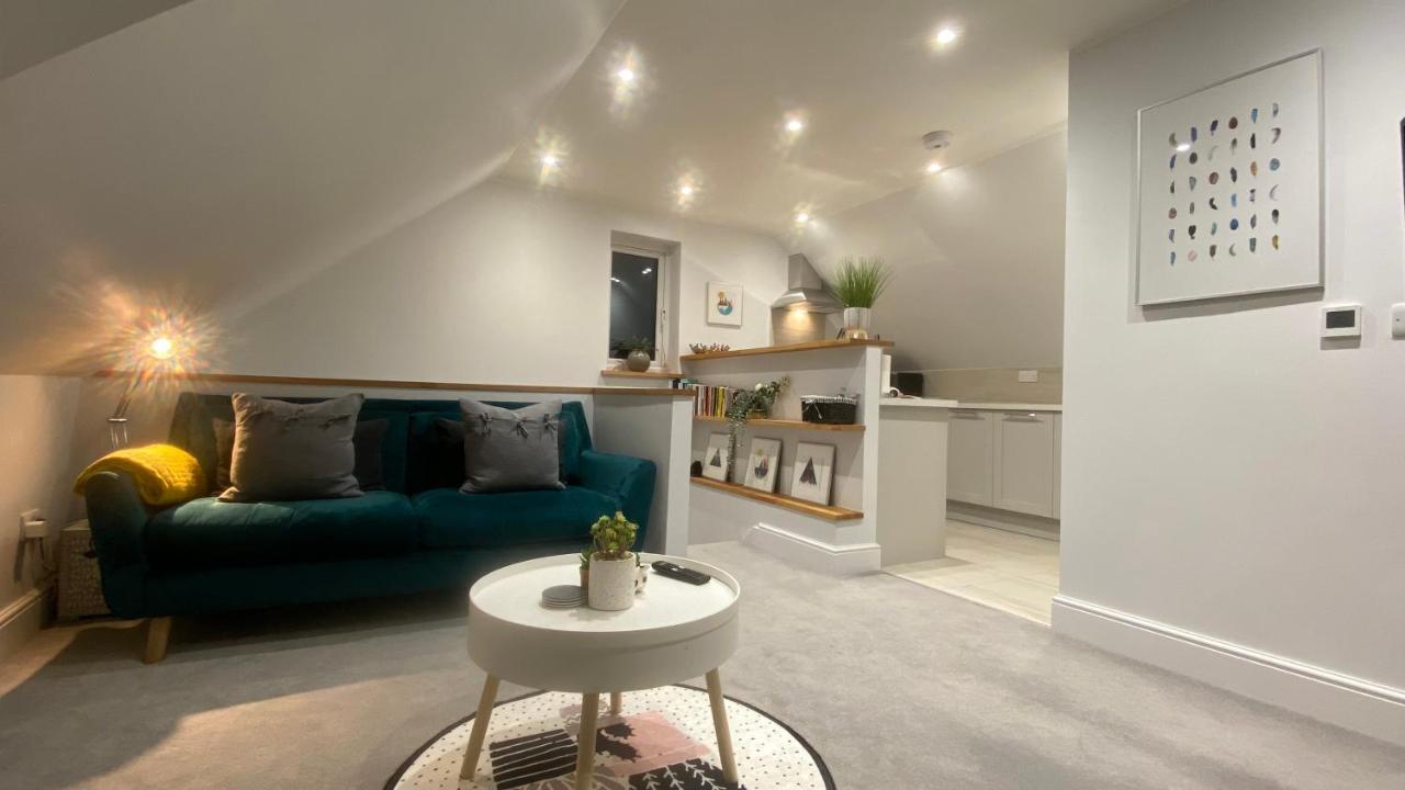 Unique Luxury Detached Apartment In Windsor That Sleeps 4 Екстер'єр фото