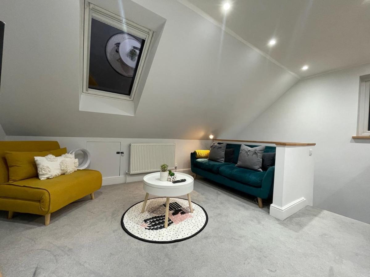 Unique Luxury Detached Apartment In Windsor That Sleeps 4 Екстер'єр фото