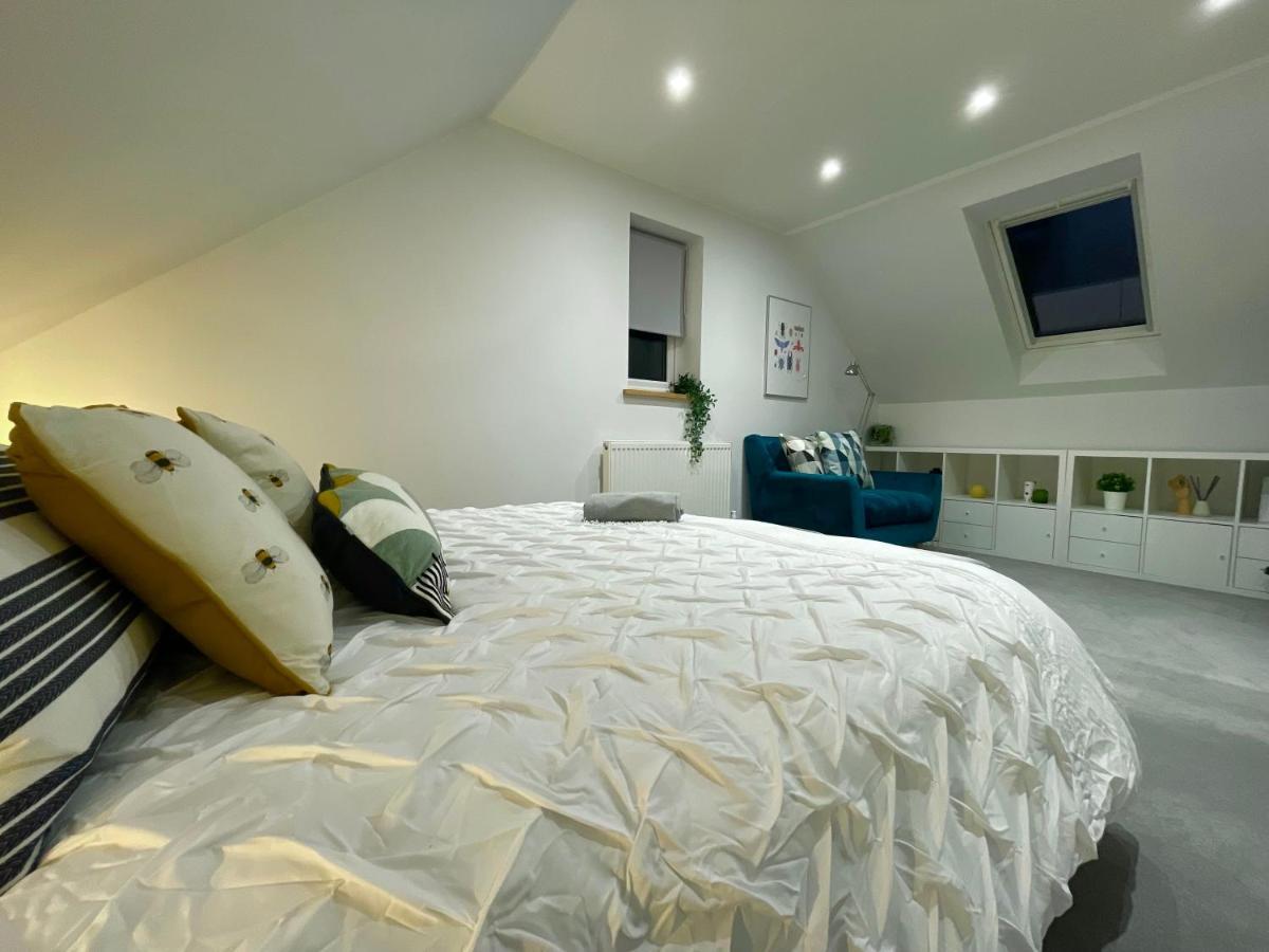 Unique Luxury Detached Apartment In Windsor That Sleeps 4 Екстер'єр фото